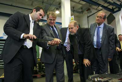 El Conseller de Industria, Jordi Valls y el Presidente de Pimec, Josep Gonzlez, junto a Santiago Cruz, Presidente de Sanjo y a Santiago Cruz Saumell...