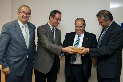 Entrega de la medalla al Reconeixement Empresarial que Santiago Cruz recibi de Pimec el pasado 27 de Junio