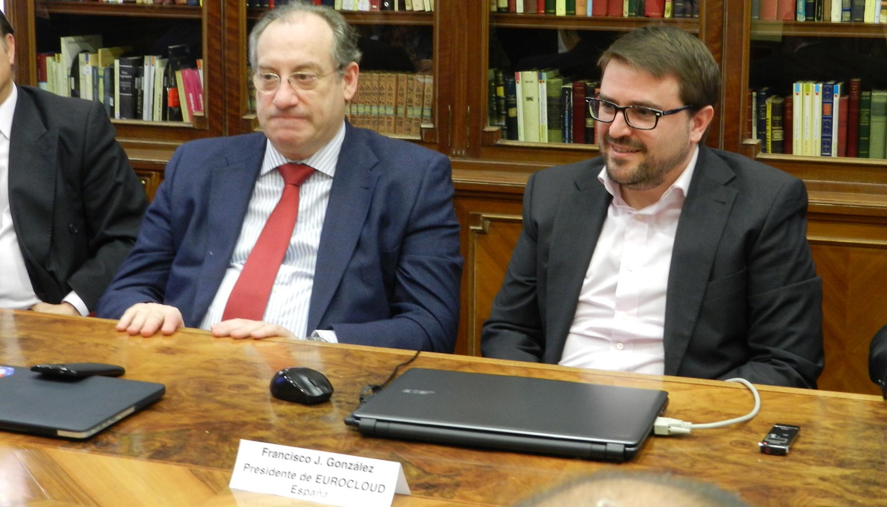 El secretario general de EuroCloud Espaa, Ignacio Carrasco (izquierda) y el presidente de la Asociacin, Francisco J. Gonzlez Gonslbez...