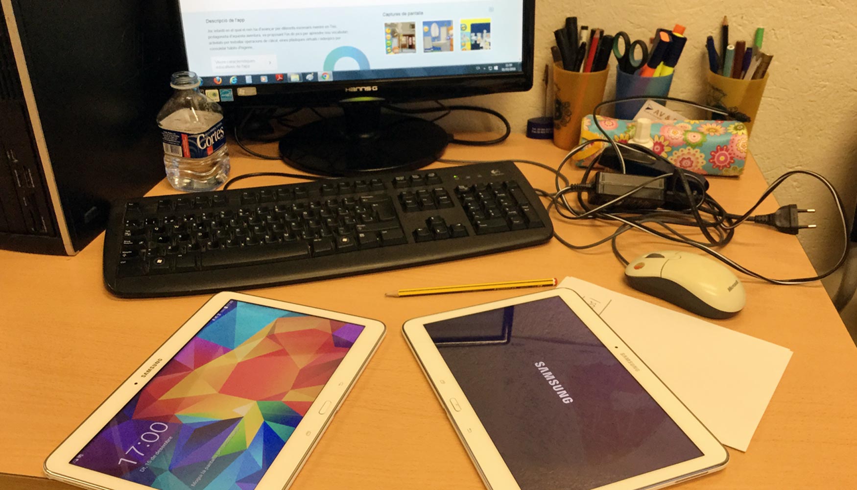 En la imagen, dos de las tabletas Android de la marca Samsung que utilizan en la escuela...