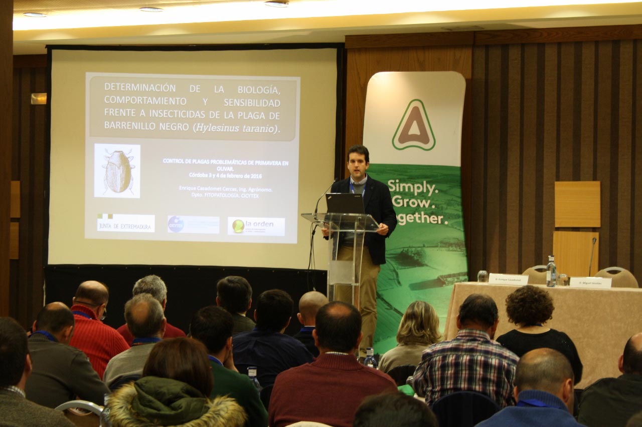 Enrique Casadomet durante su ponencia