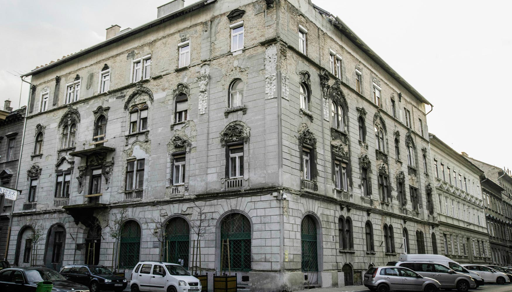 El edificio cuenta con un emplazamiento privilegiado ya que est situado en el centro neurlgico de Budapest