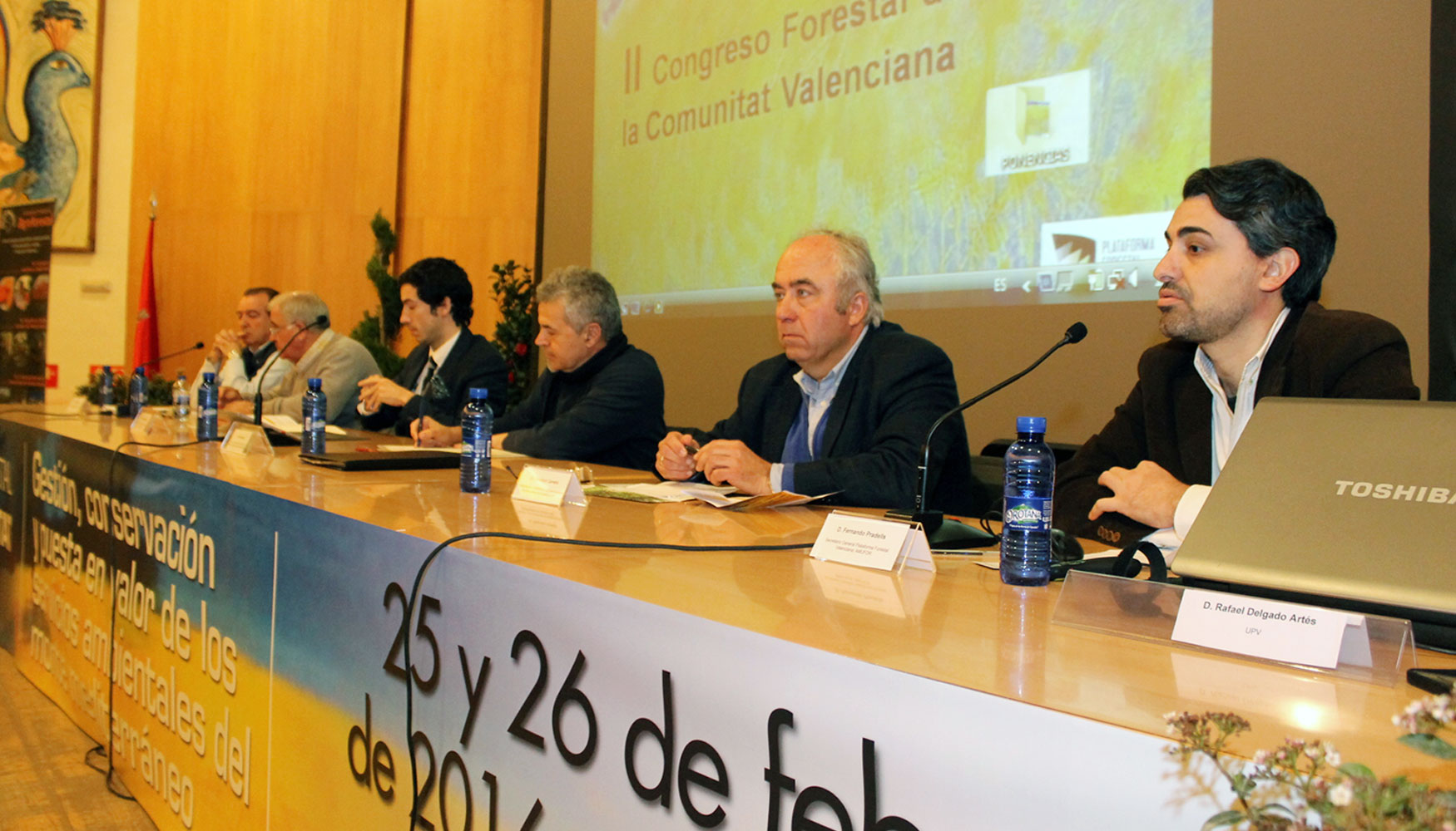 Mesa redonda sobre la compensacin a los propietarios forestales por sus servicios ambientales. Paco Carreo, el segundo por la derecha...