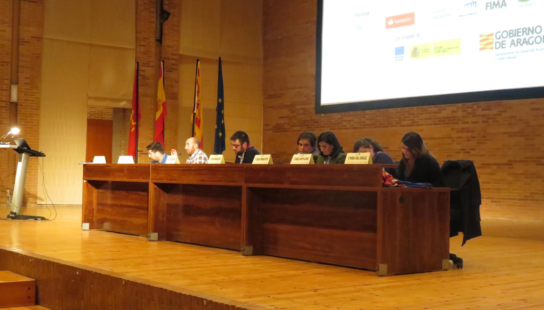 La mesa de debate estuvo protagonizada por 6 jvenes agricultores distintos en cada apartado del Foro