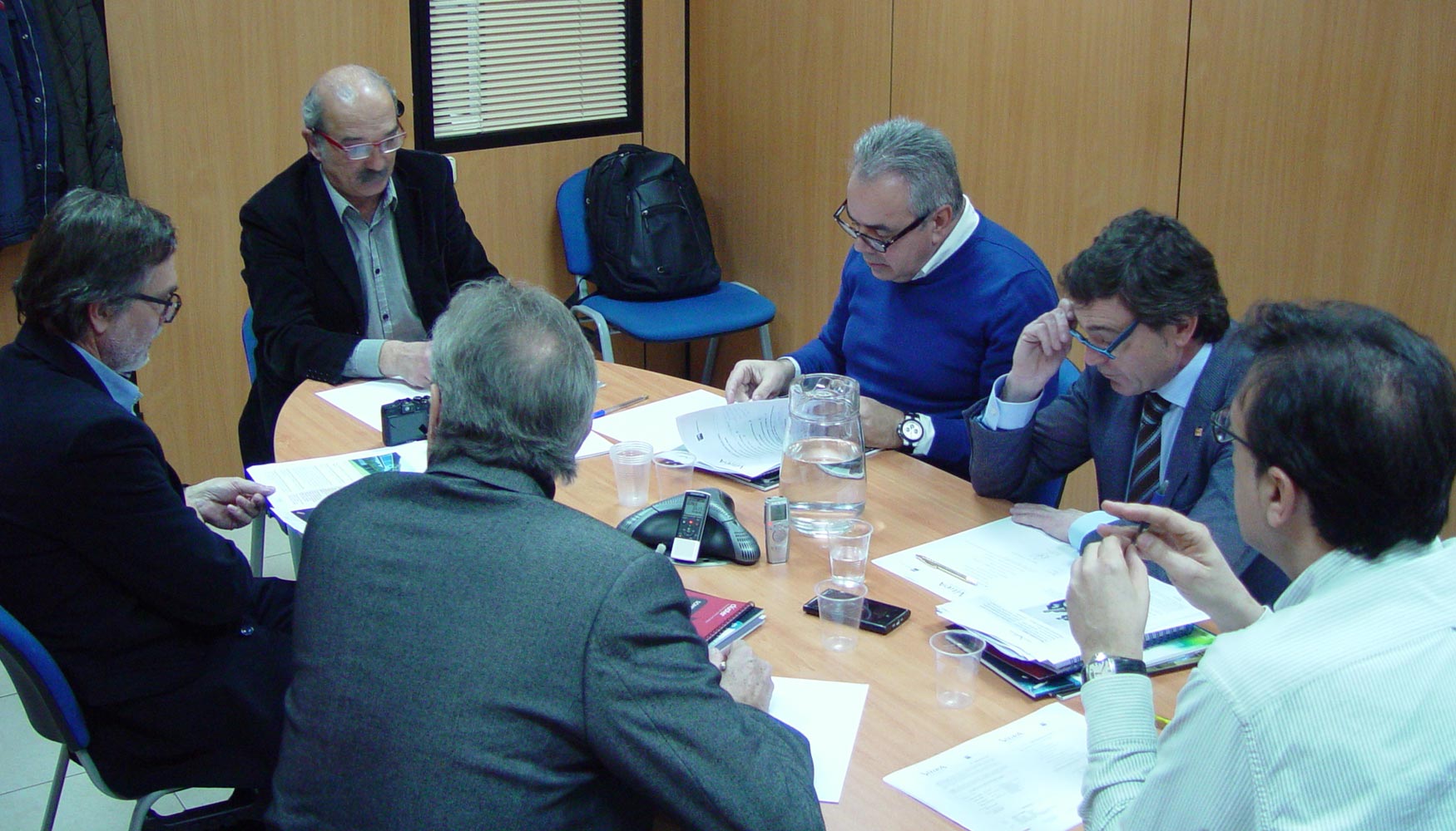 Mesa de opinin sobre la evolucin de la industria del vidrio, convocada por Vtrea en las instalaciones de Grupo Nova gora...