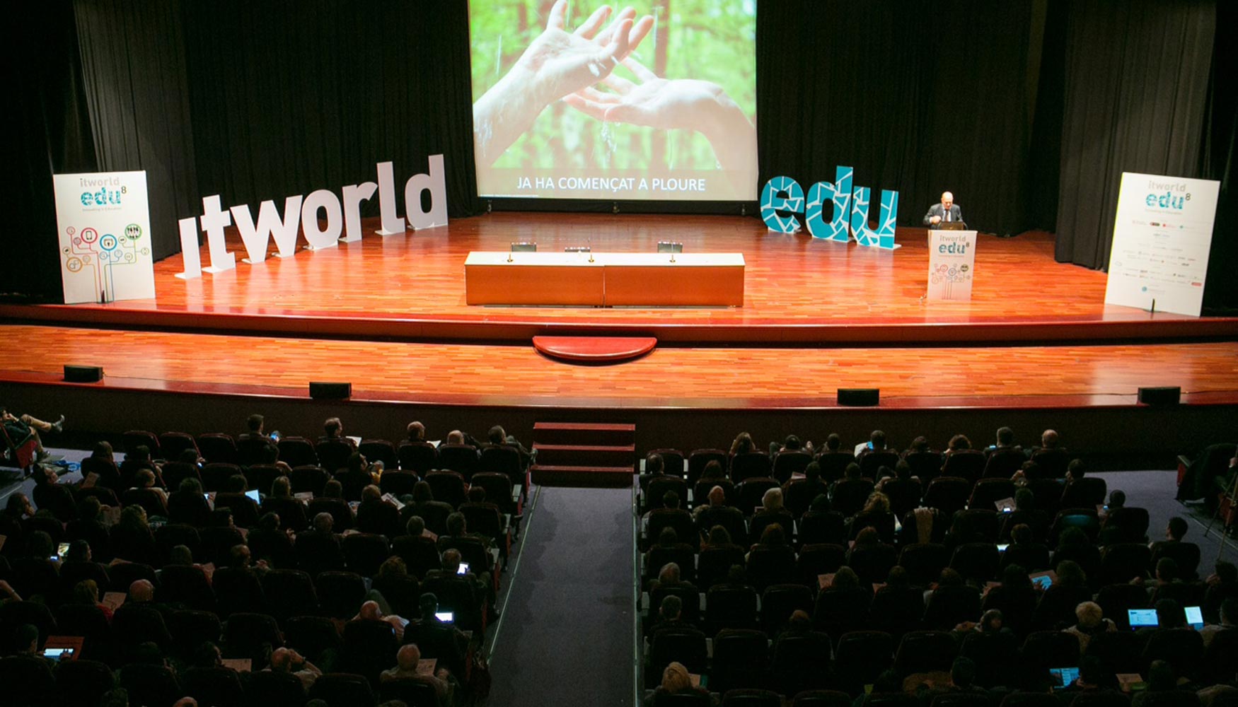 El auditorio del Palau de Congressos de Barcelona durante la exhibicin de los talleres de buenas prcticas por parte de empresas en ITworldEdu...