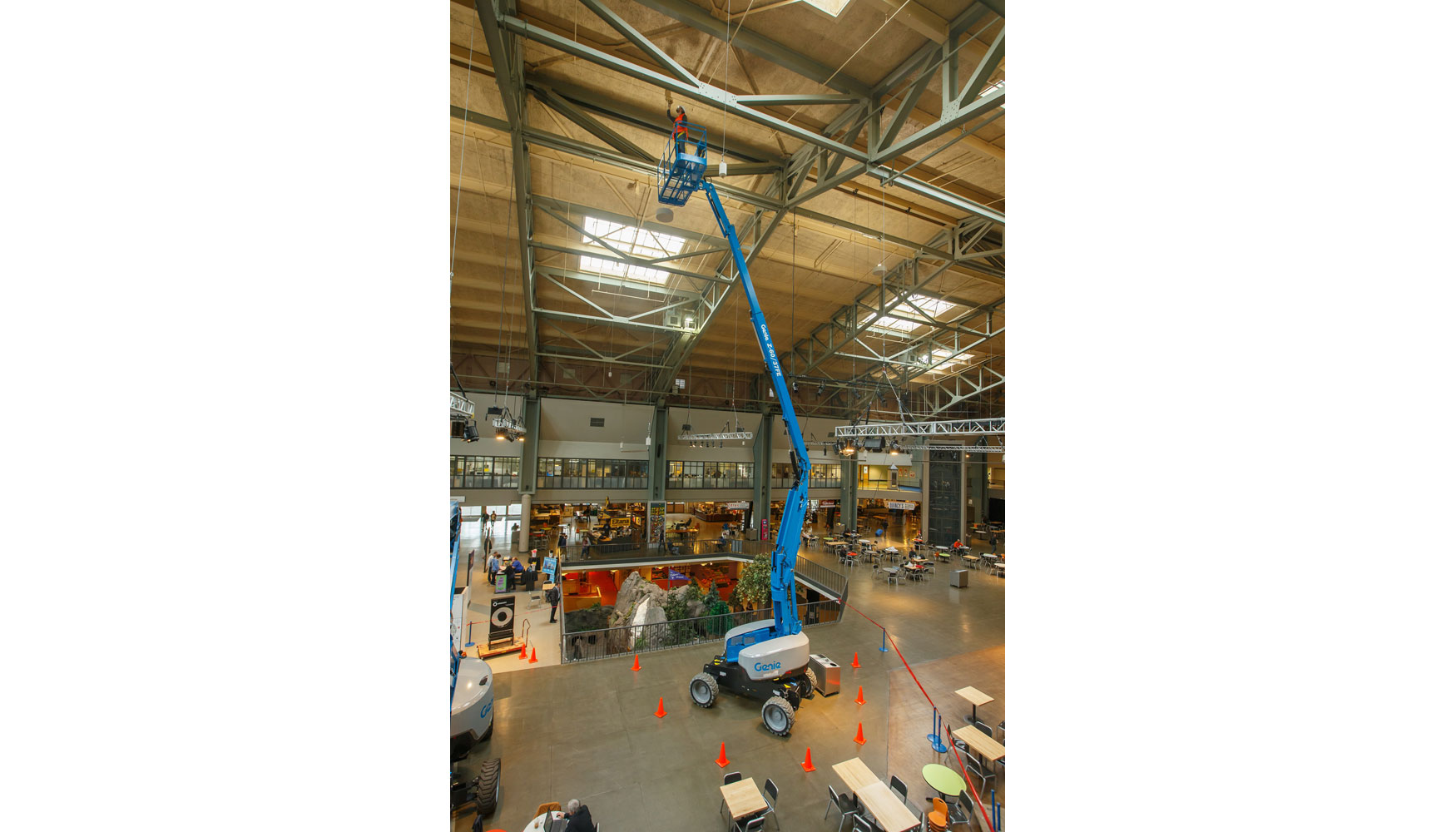 La nueva plataforma de Genie ofrece una altura de trabajo de 20,16 m y un alcance horizontal de 11,15 m