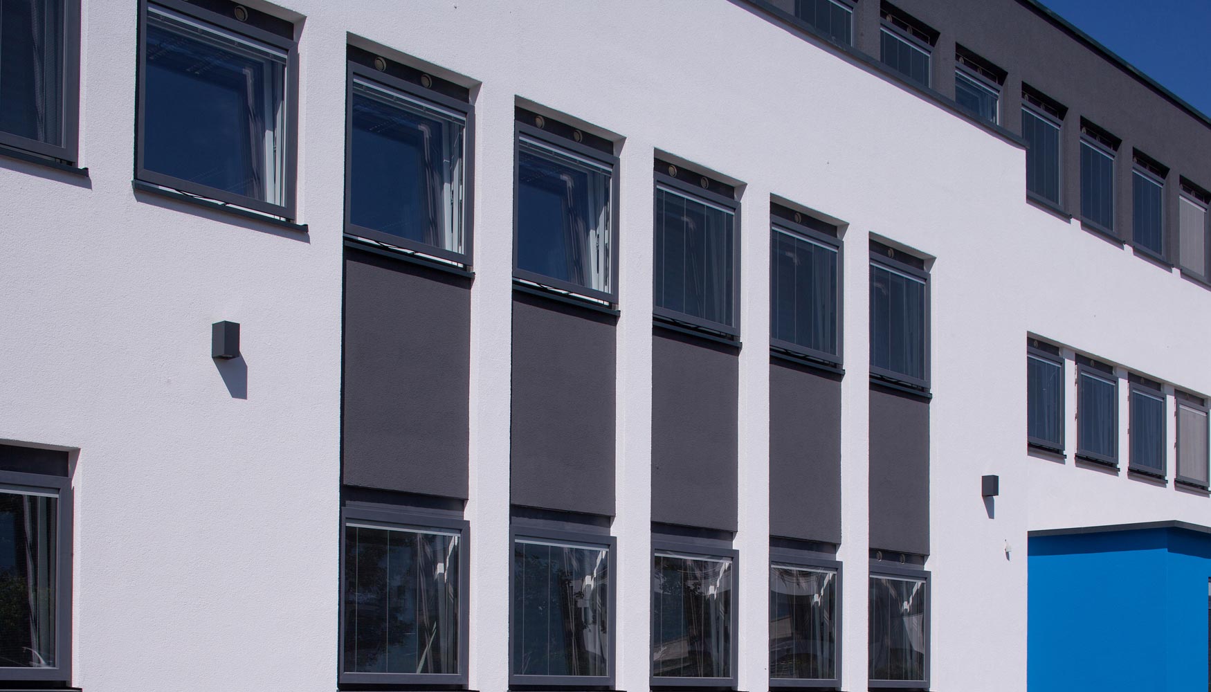Ejemplo de instalacin de Veka Softline 70 MB en un edificio en Dortmund (Alemania)