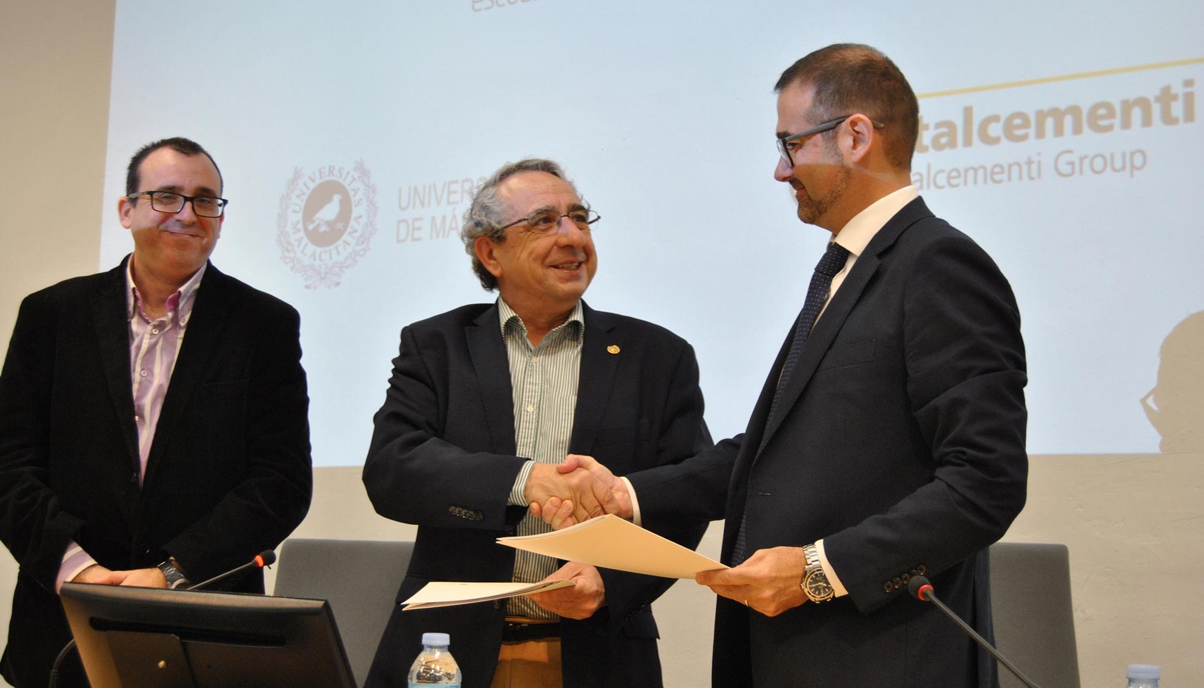 La Universidad de M�laga, junto con la ETS de Arquitectura, y la FYM - Italcementi Group han firmado un convenio de colaboraci�n...