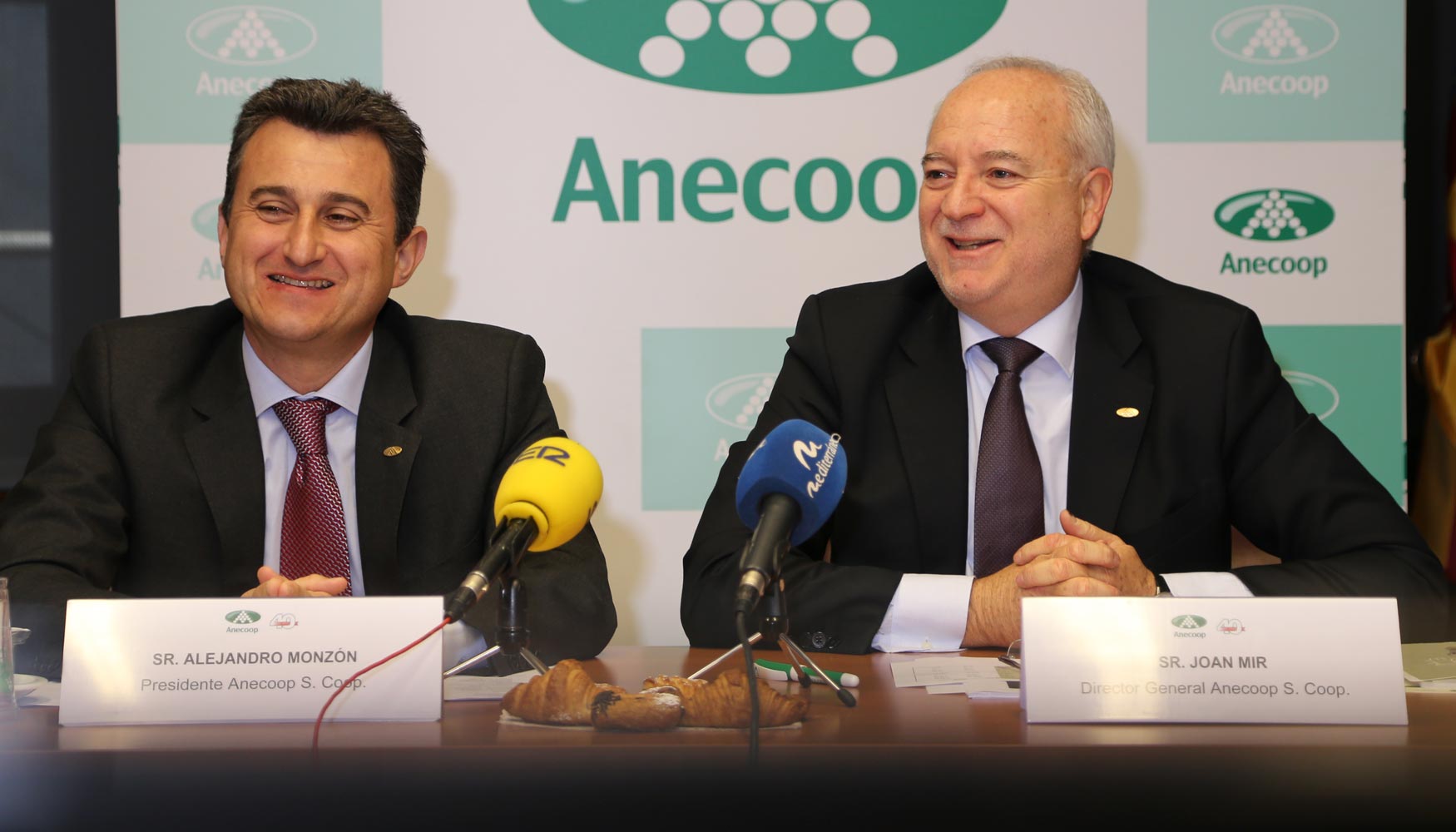 Alejandro Monzn, presidente de Anecoop, y Joan Mir, director general