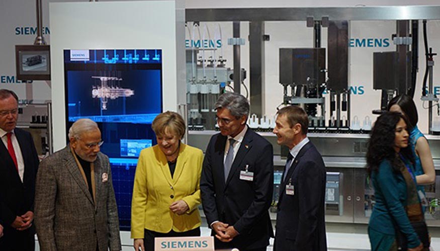 Angela Merkel en el stand de Siemens con una mquina Optima en Hannover Messe