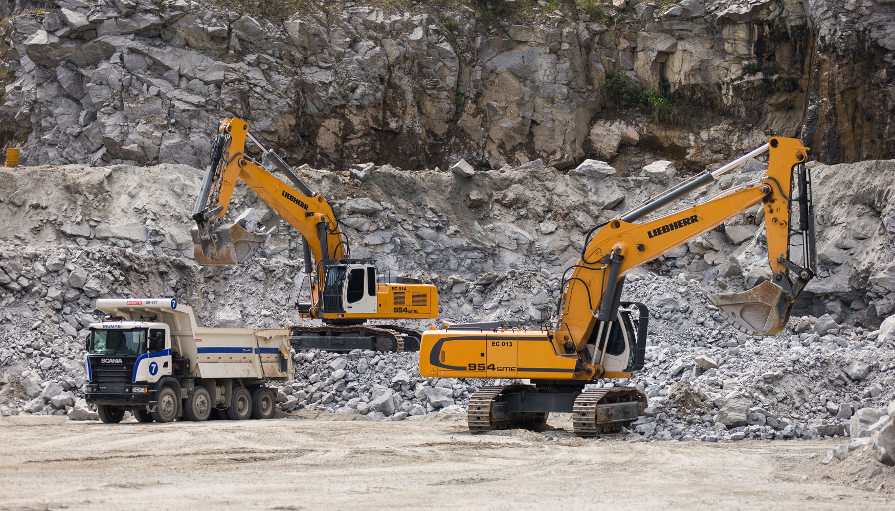 Nuevas Excavadoras Hidráulicas Liebherr R 954 SME Funcionando Con Éxito