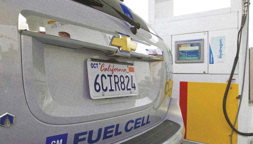 Un vehculo americano con cero emisiones, carga gas hidrgeno para alimentar su clula de combustible