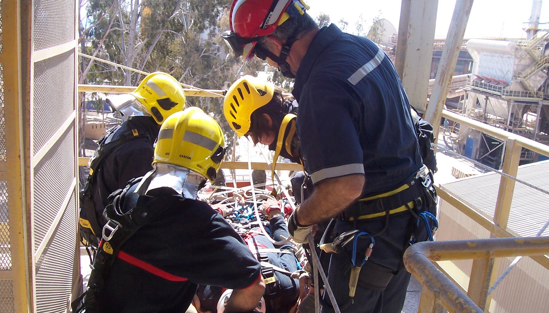 Italcementi ha recibido a un grupo de bomberos de la ESPAM en su f�brica de cemento de La Ara�a (M�laga)