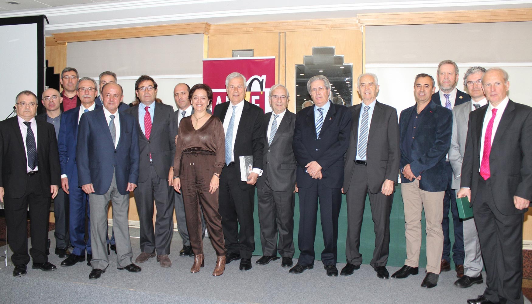 Foto de grupo de los galardonados en los I Premios del Sector Crnico