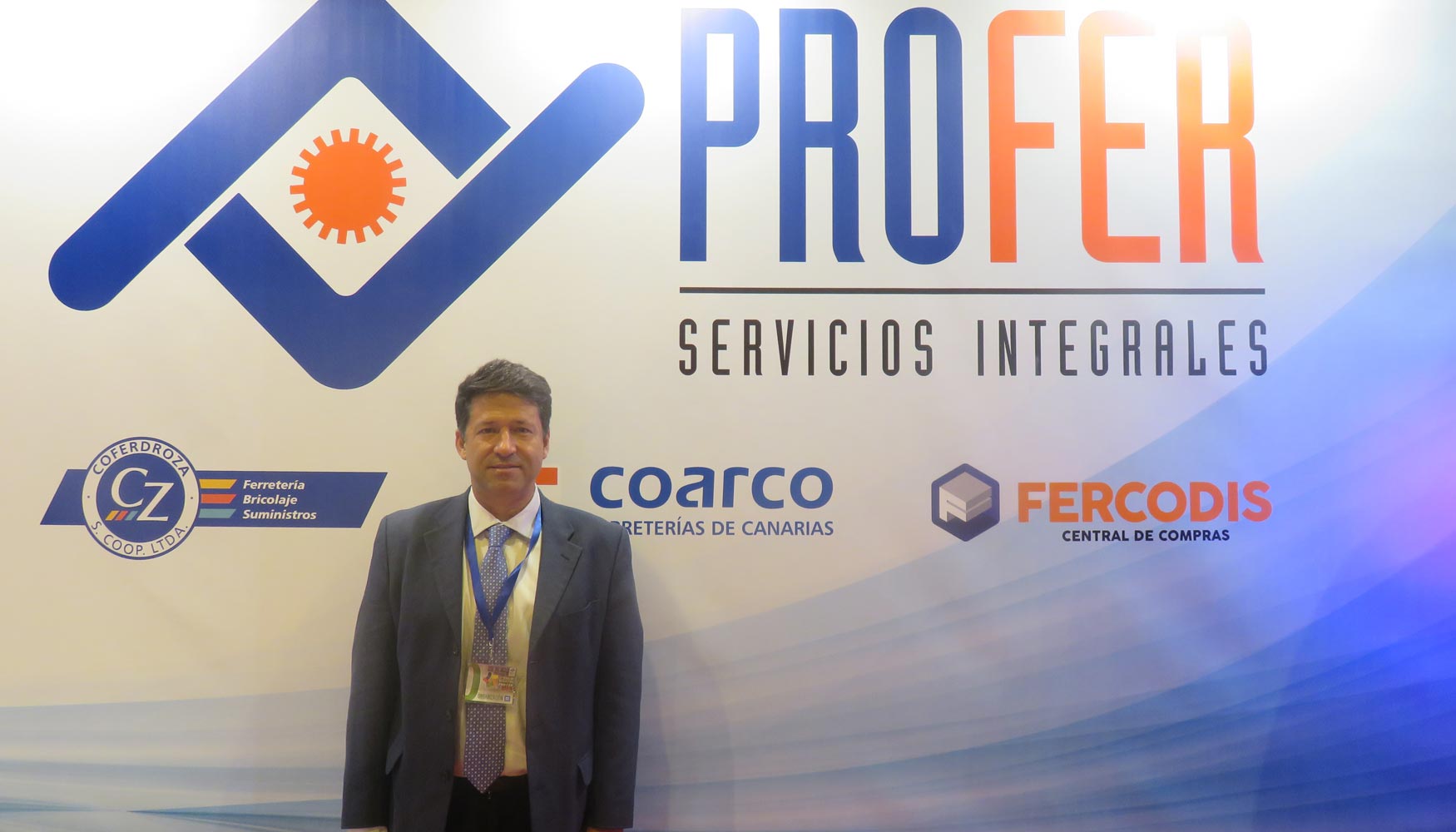 Juan Ignacio Prez-Nievas, director gerente de Coarco, en el stand de Profer de la III Feria de Negocios de esta central de compras...