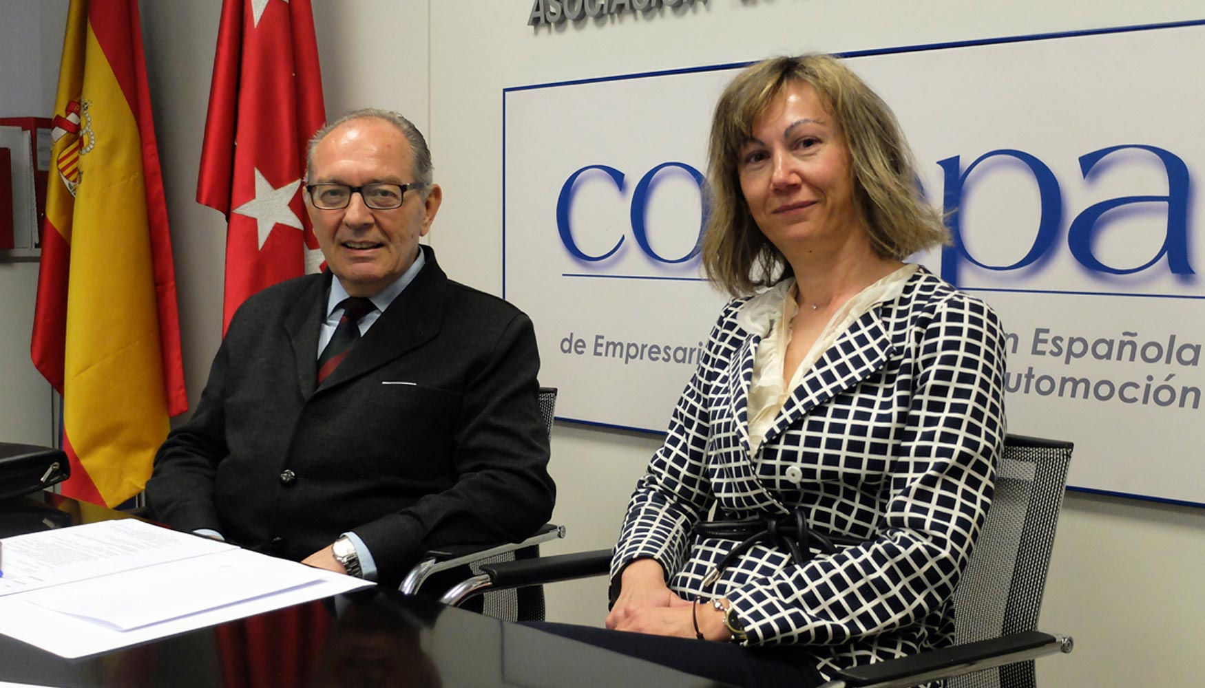 Bego�a Pombo, presidenta de la Asociaci�n de Talleres de Valladolid, y Ram�n Marcos, presidente de Conepa...