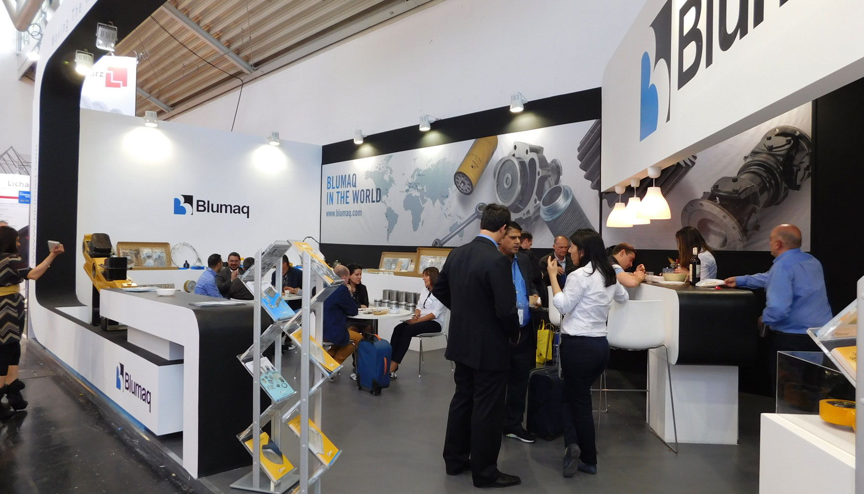 El stand de Blumaq en Bauma acogi a profesionales llegados de diferentes partes del mundo