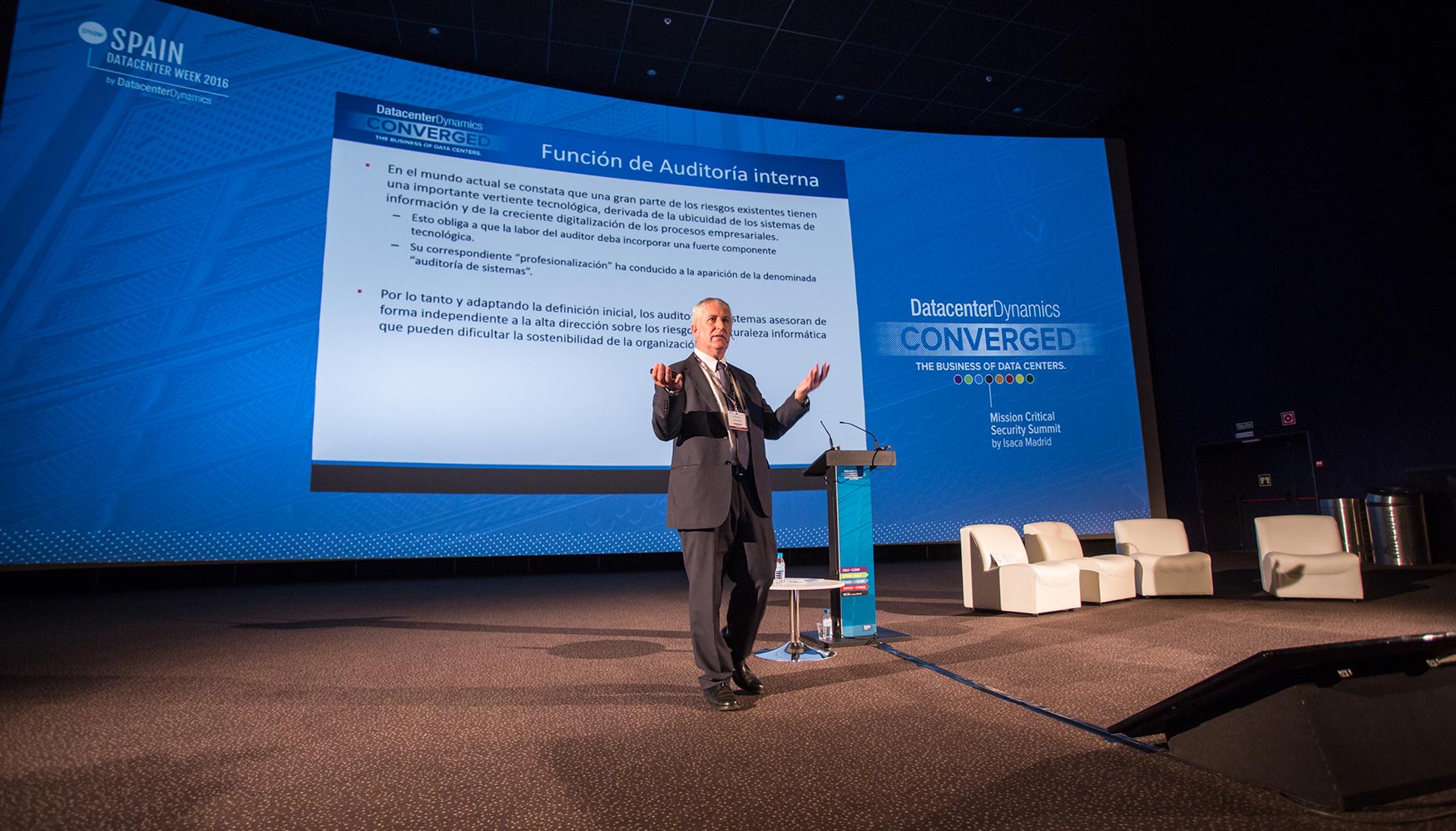 El director de investigacin del Isaca, Erik de Pablo Martnez, durante su ponencia