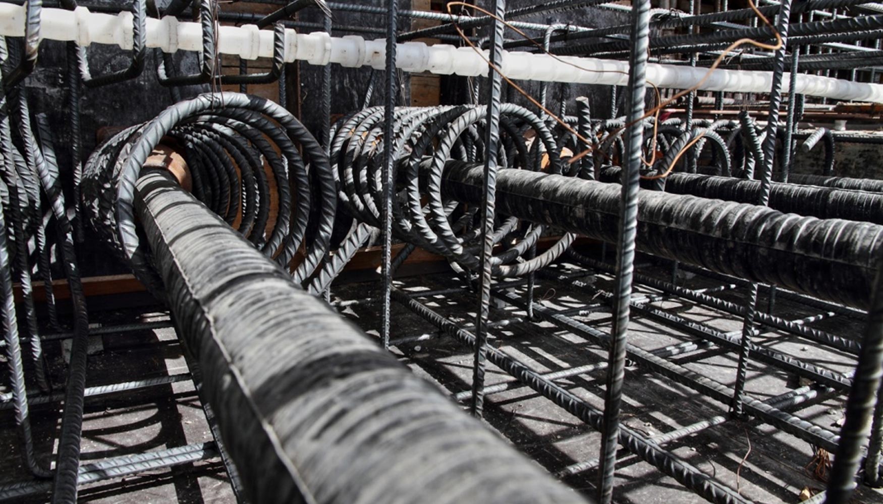 Vaina en espiral de Sireg Geotech como protecci�n de tendones postesados