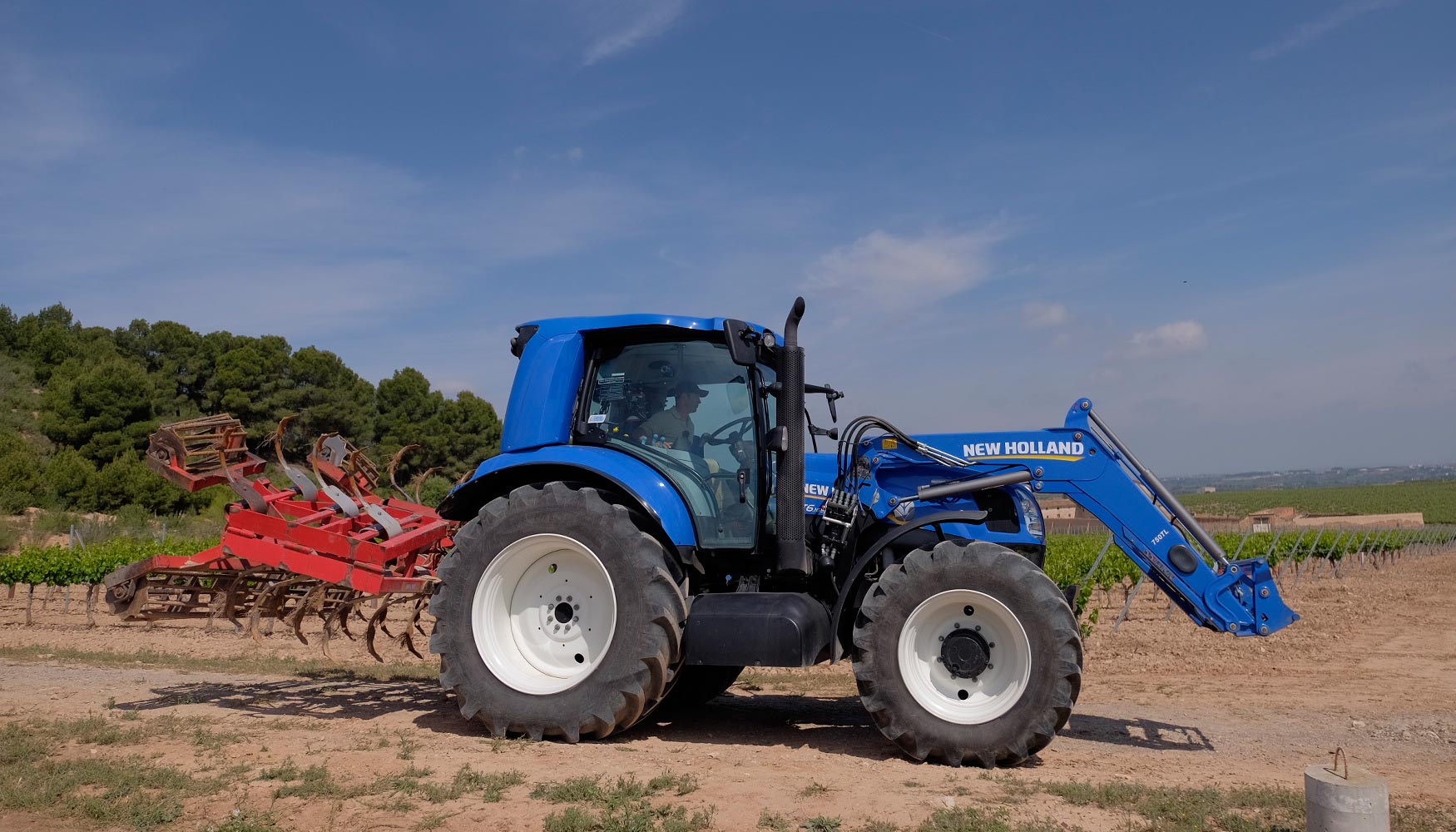 El tractor propulsado por metano ofrece importantes ventajas medioambientales frente a uno convencional...