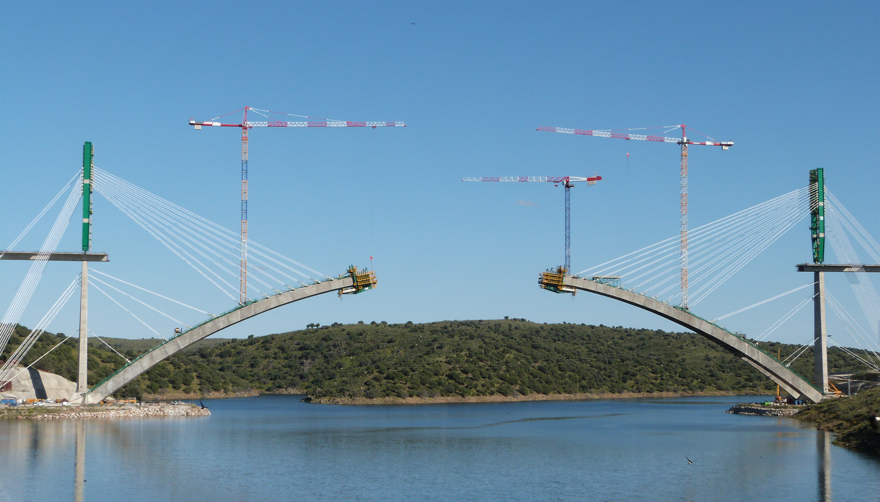 Construccin del puente sobre el Ro Almonte