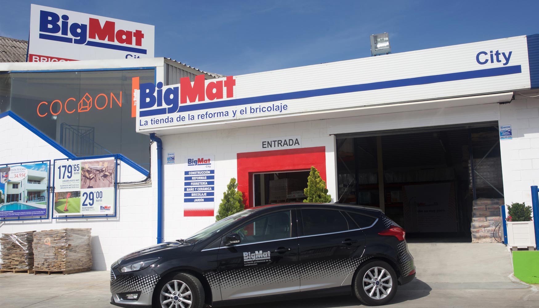 Imagen de la entrada de la nueva tienda BigMat City en Crdoba