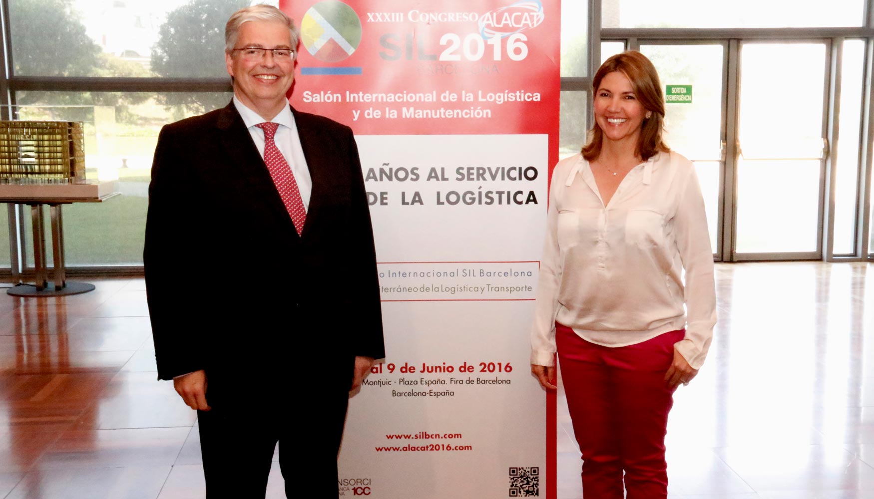 Jordi Cornet, delegado especial del Estado en el Consorci de la Zona Franca de Barcelona y presidente del SIL, y Blanca Sorigu...