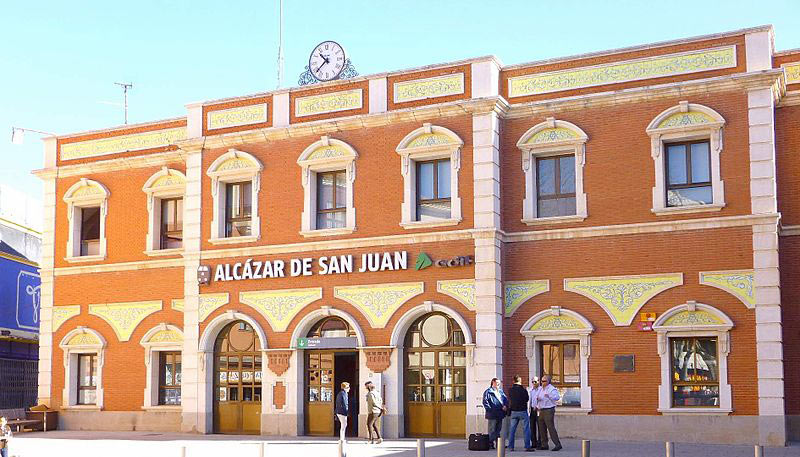 Fachada de la estacin de Alczar de San Juan