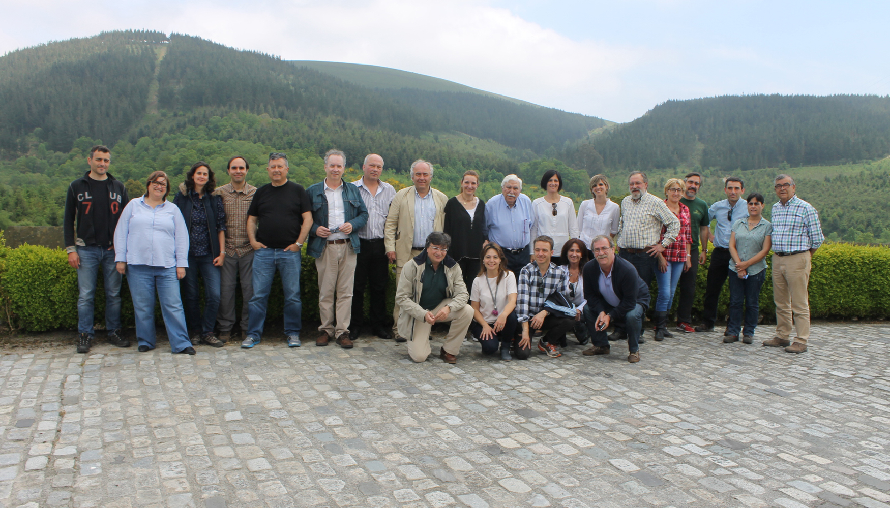 Junto a otras personalidades del sector, en este evento se han reunido los presidentes de las Asociaciones de Propietarios Forestales de Galicia...