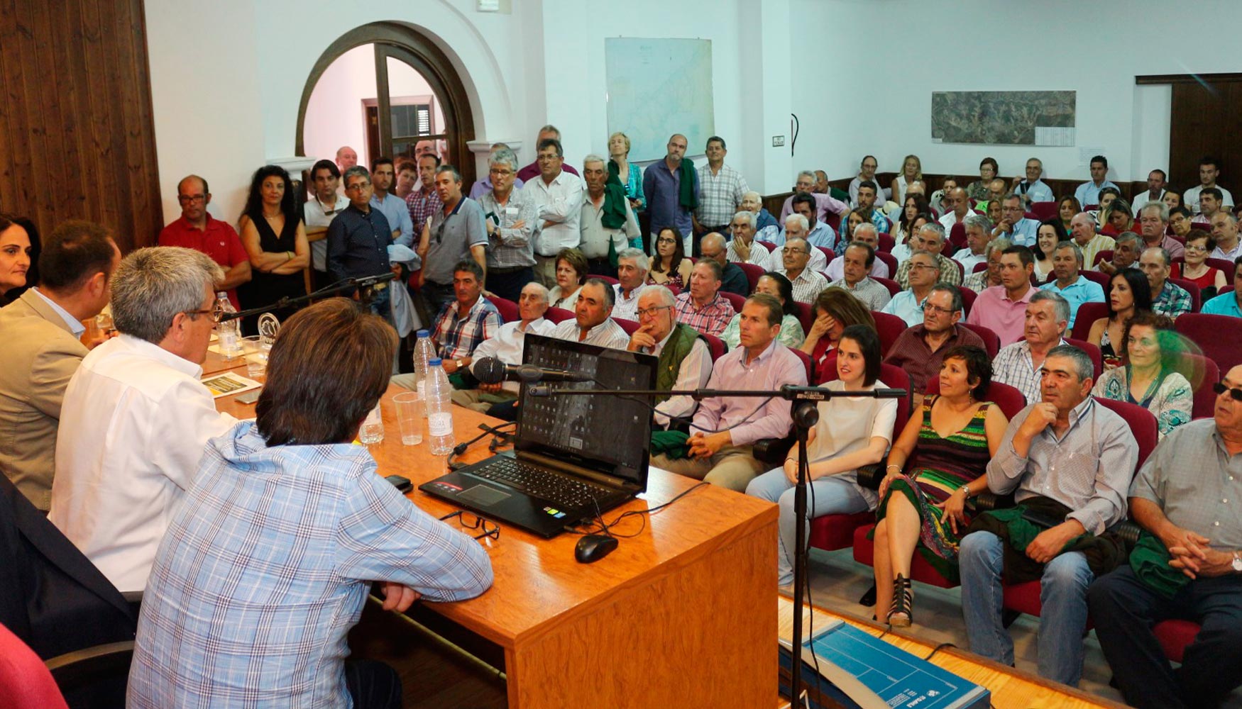 Asamblea General de ASDG Ovipor-Andvalo, que reuni a 200 socios ganaderos de 35 municipios onubenses