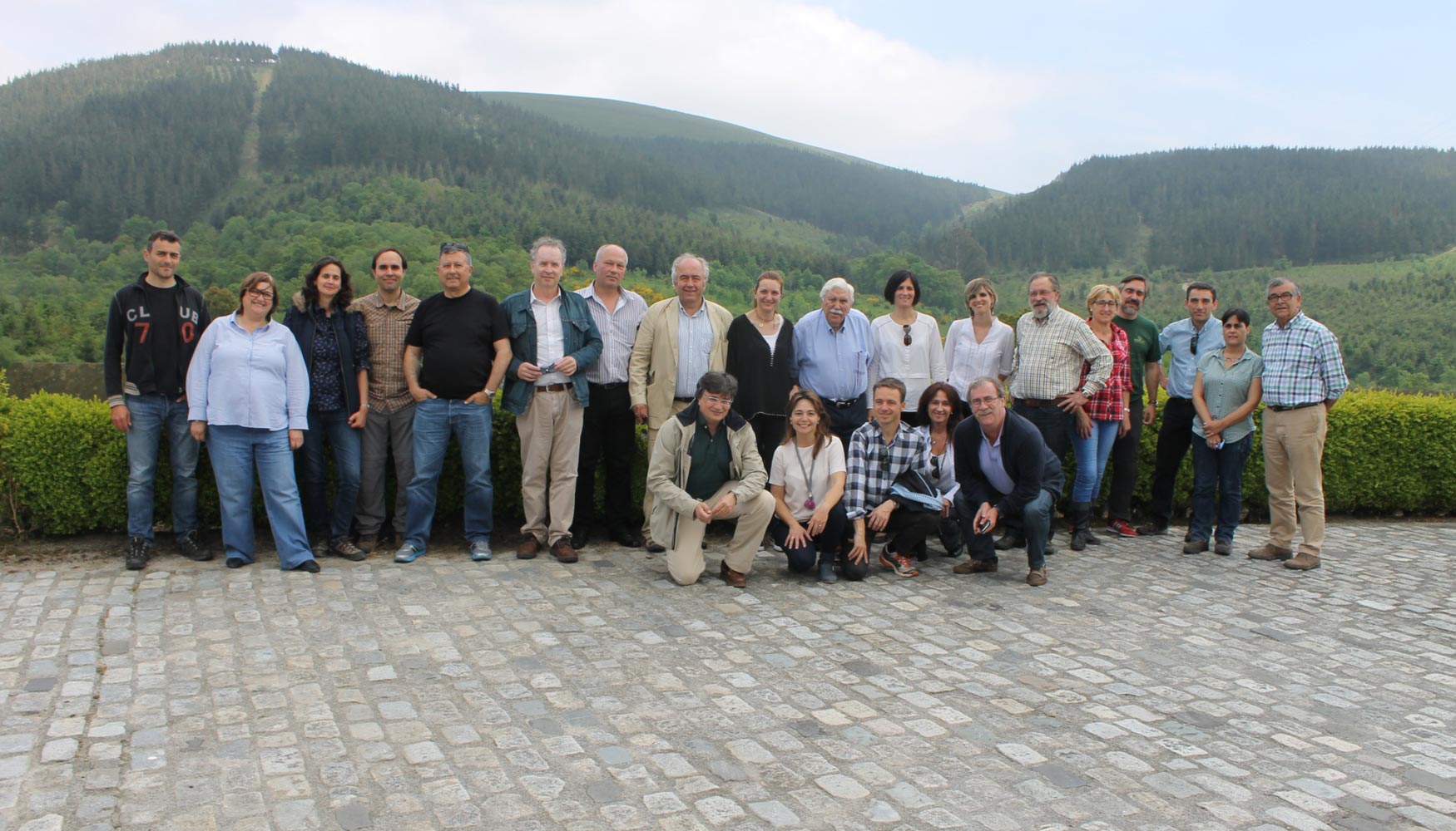 Junto a otras personalidades del sector, en este evento se han reunido los presidentes de las Asociaciones de Propietarios Forestales de Galicia...