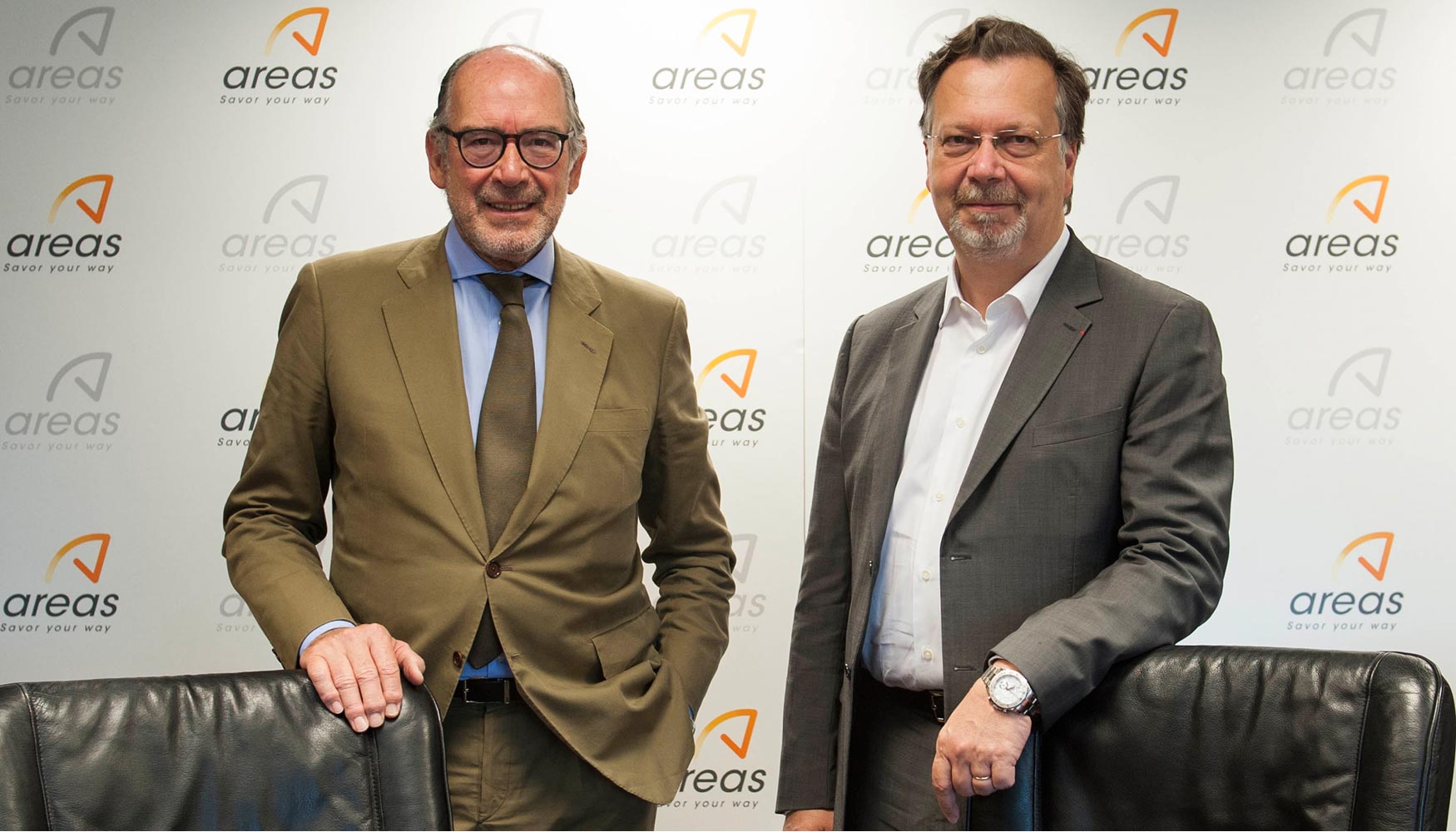 De izquierda a derecha, Pedro Fontana, CEO de Areas, y Philippe Salle, presidente y CEO de Elior Group