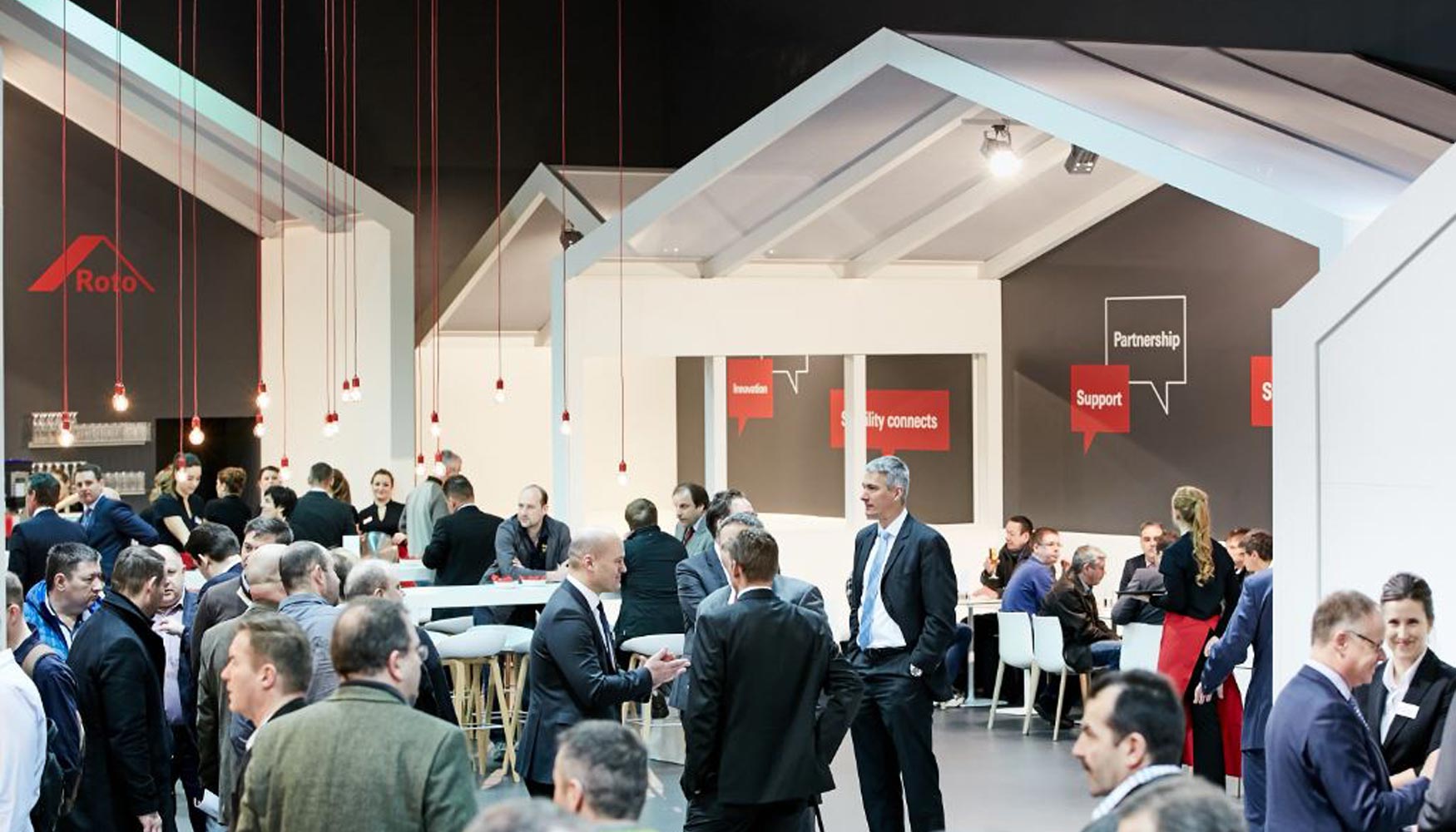 Roto Frank expuso sus novedades en Fensterbau Frontale en un stand de 1.100 metros cuadrados