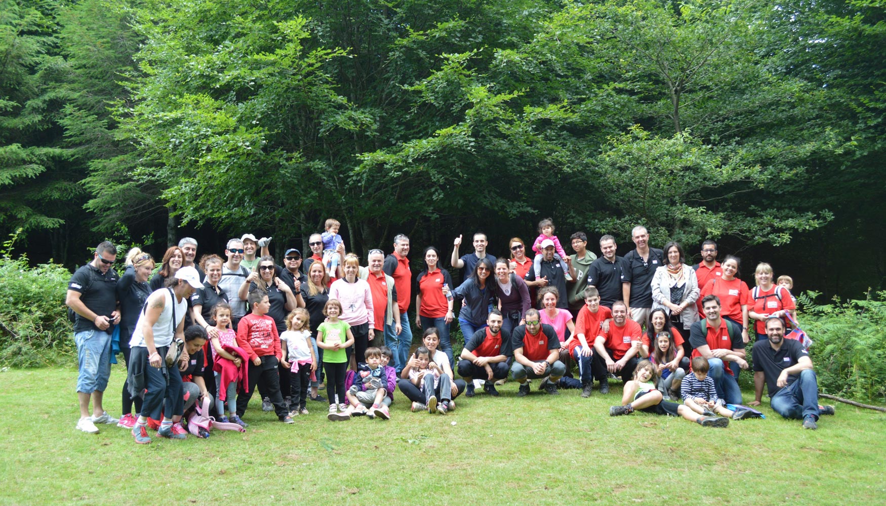 Participantes en la jornada forestal de Brico Dept