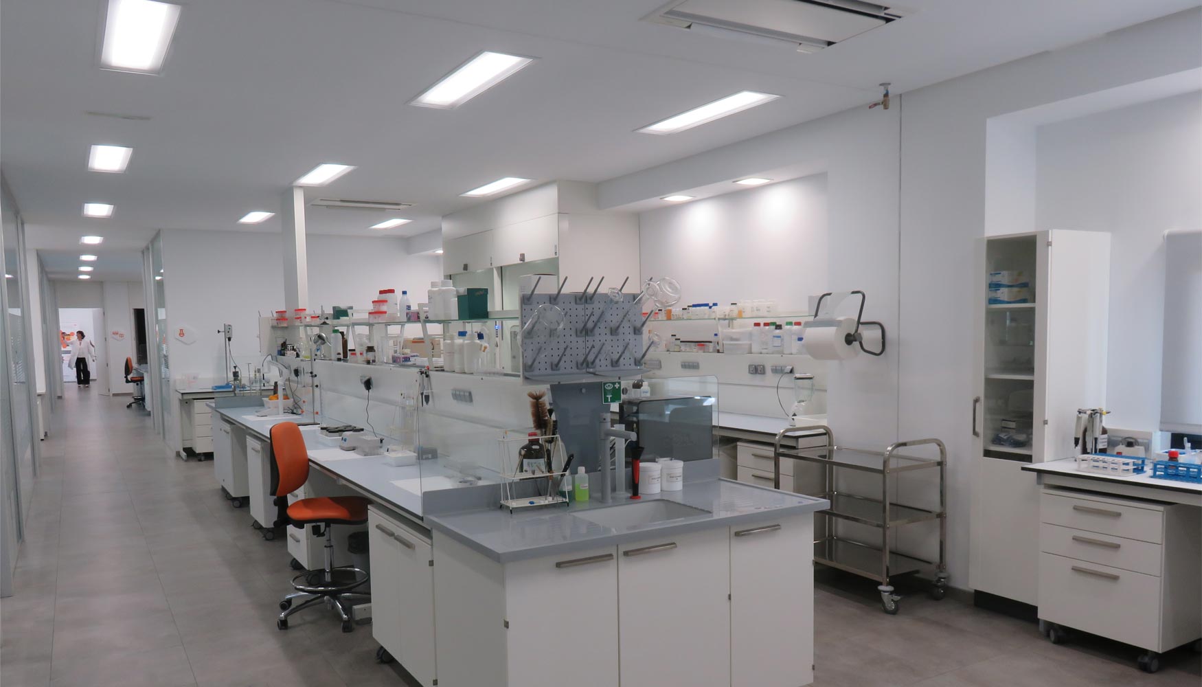 Las nuevas instalaciones cuentan con tres laboratorios: fisiologa vegetal poscosecha, qumica y microbiologa