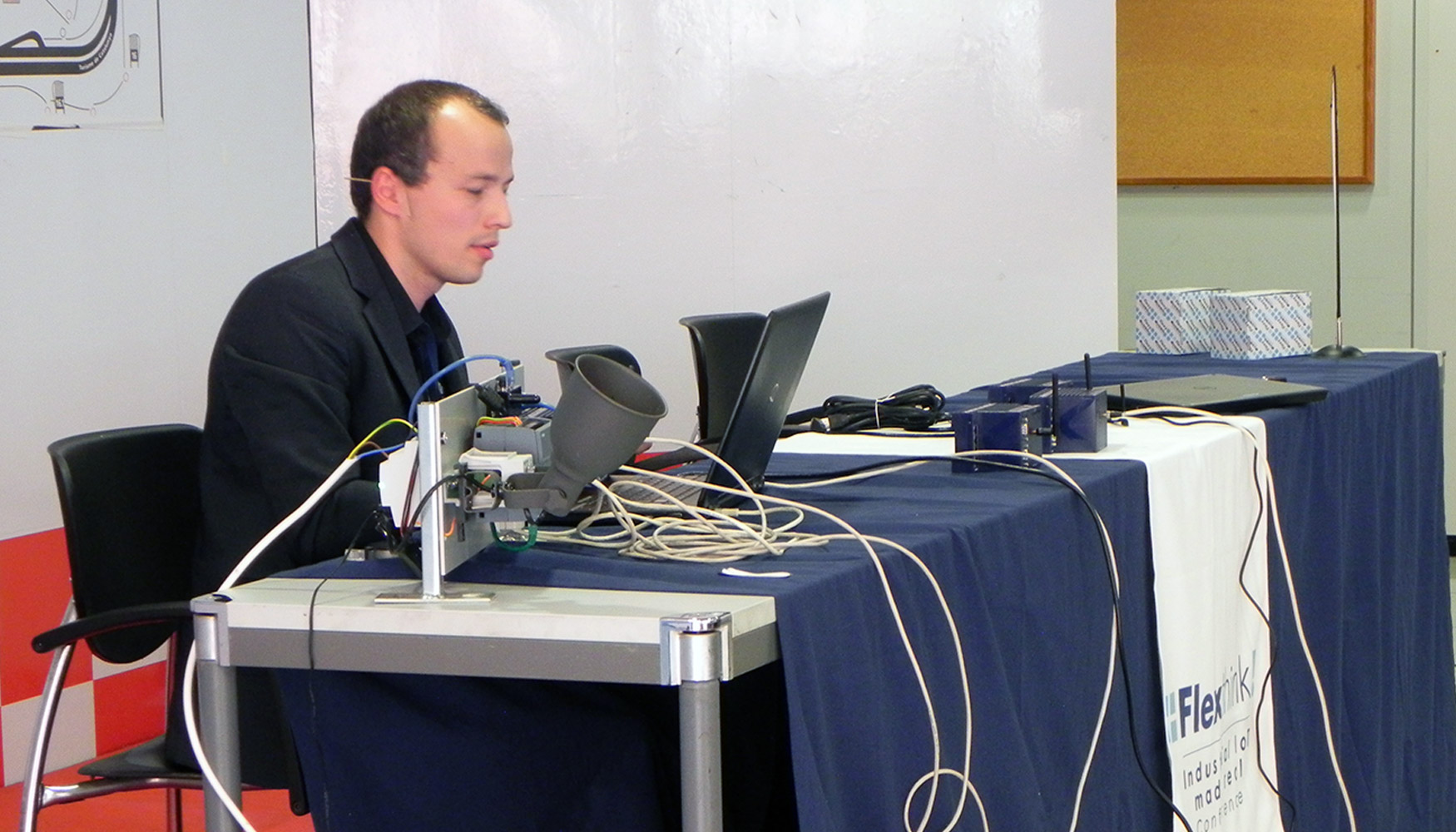 Simon Detollenaere, ingeniero de Soporte Tcnico de eWON