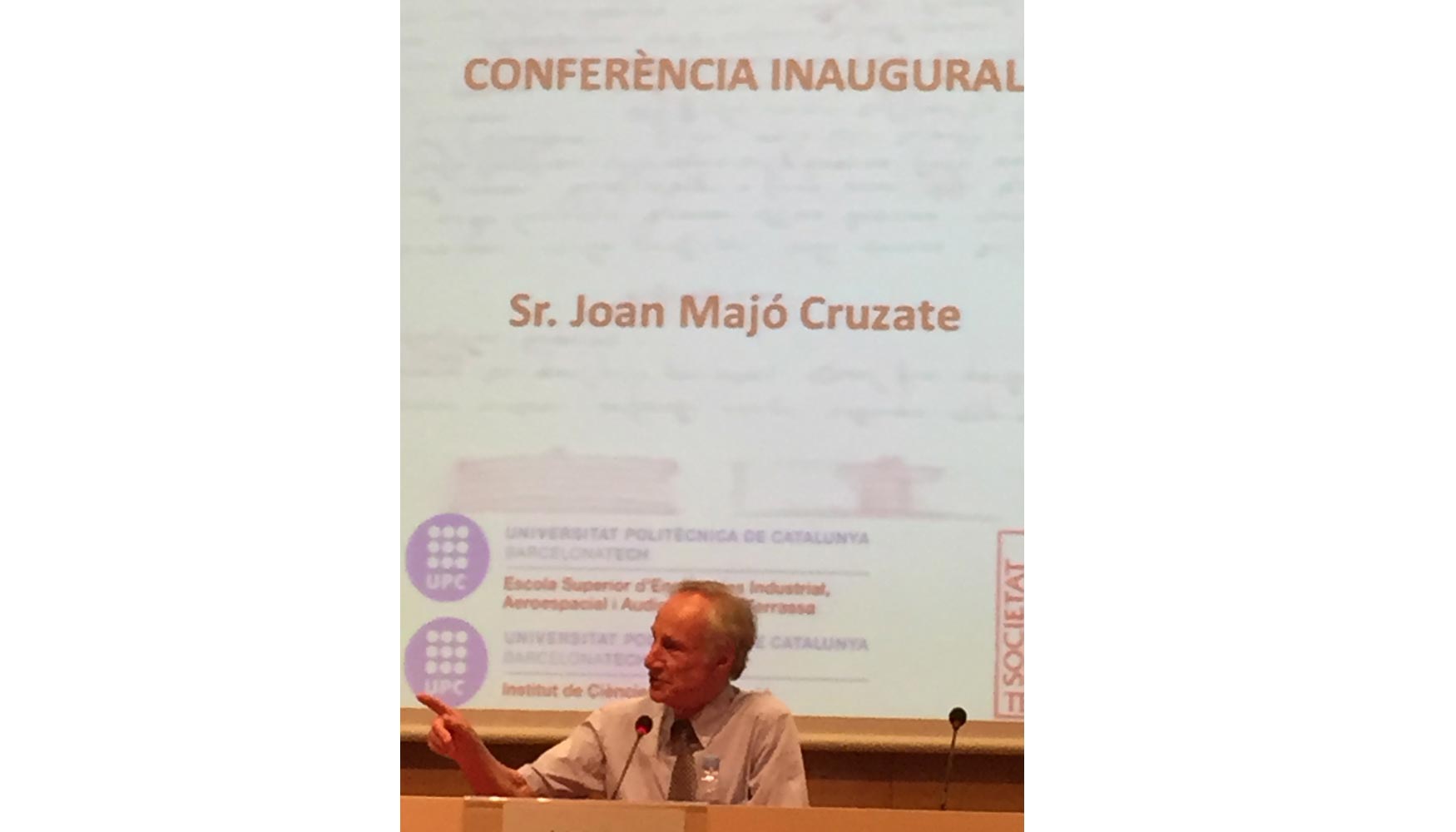 Momento de la conferencia inaugural, a cargo de Joan Maj