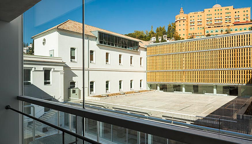 Escuela Tcnica Superior de Arquitectura en el Antiguo Hospital Militar en Granada. Arq. Vctor Lpez Cotelo...