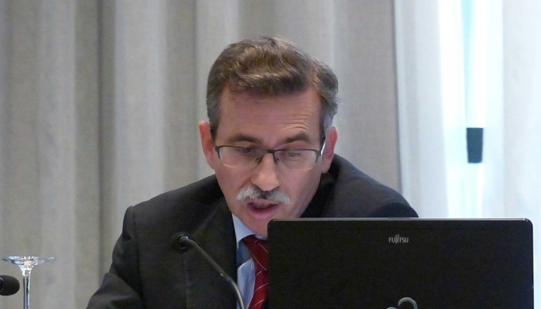 Carlos Lpez Jimeno durante la presentacin de su ponencia