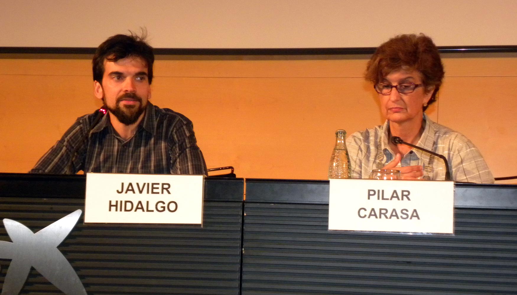 Javier Hidalgo, de la Obra Social la Caixa, y Pilar Carasa, del Departament d'Ensenyament de la Generalitat de Catalunya...
