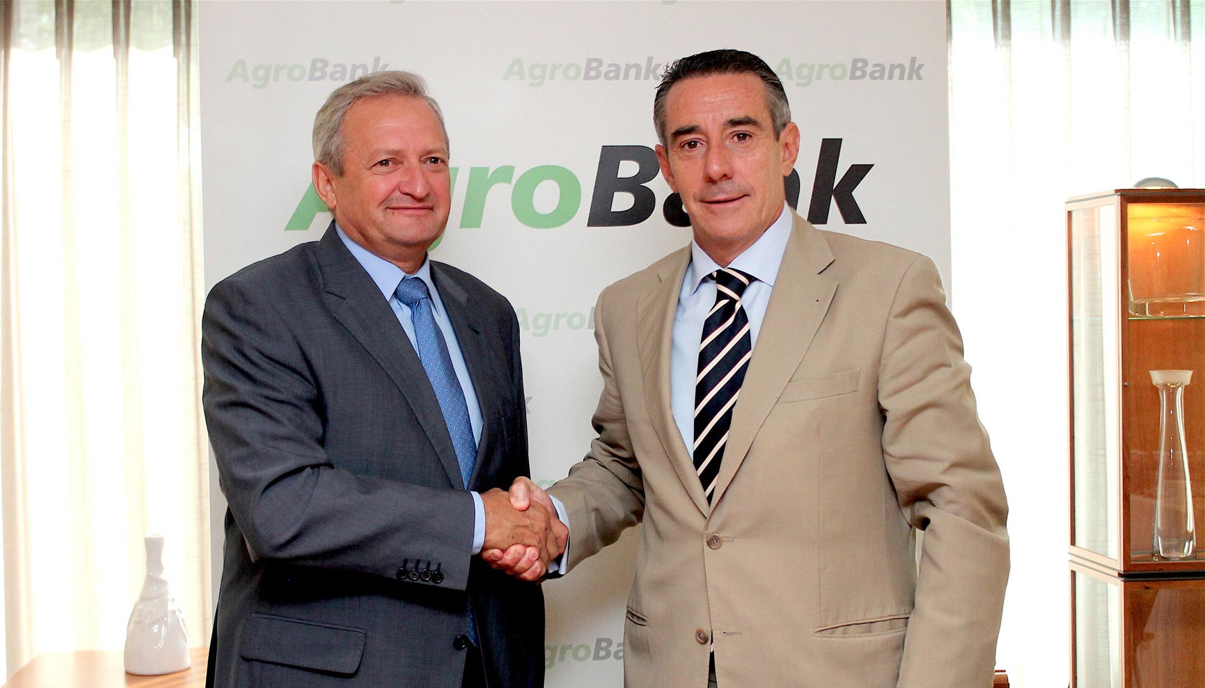 Juan Alcaraz, director general de CaixaBank, y ngel Villafranca, presidente de OIVE