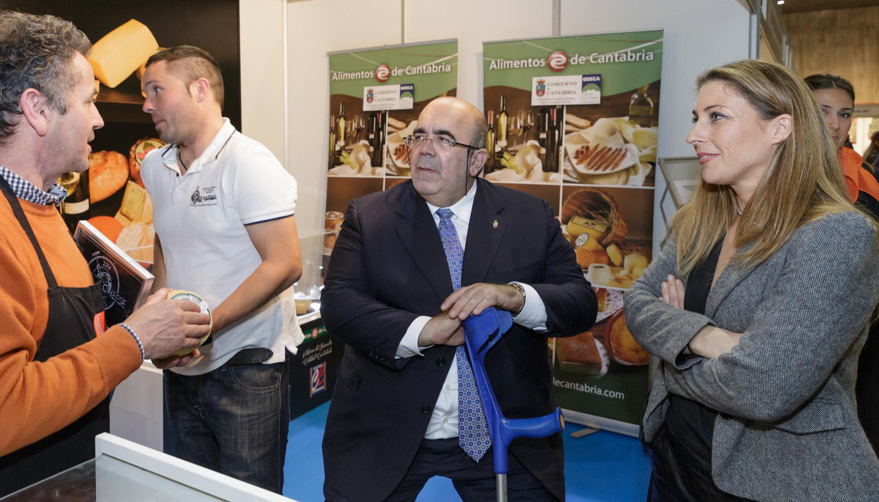 El consejero de Medio Rural, en una de las ltimas ferias de alimentacin. Foto: Ral Lucio