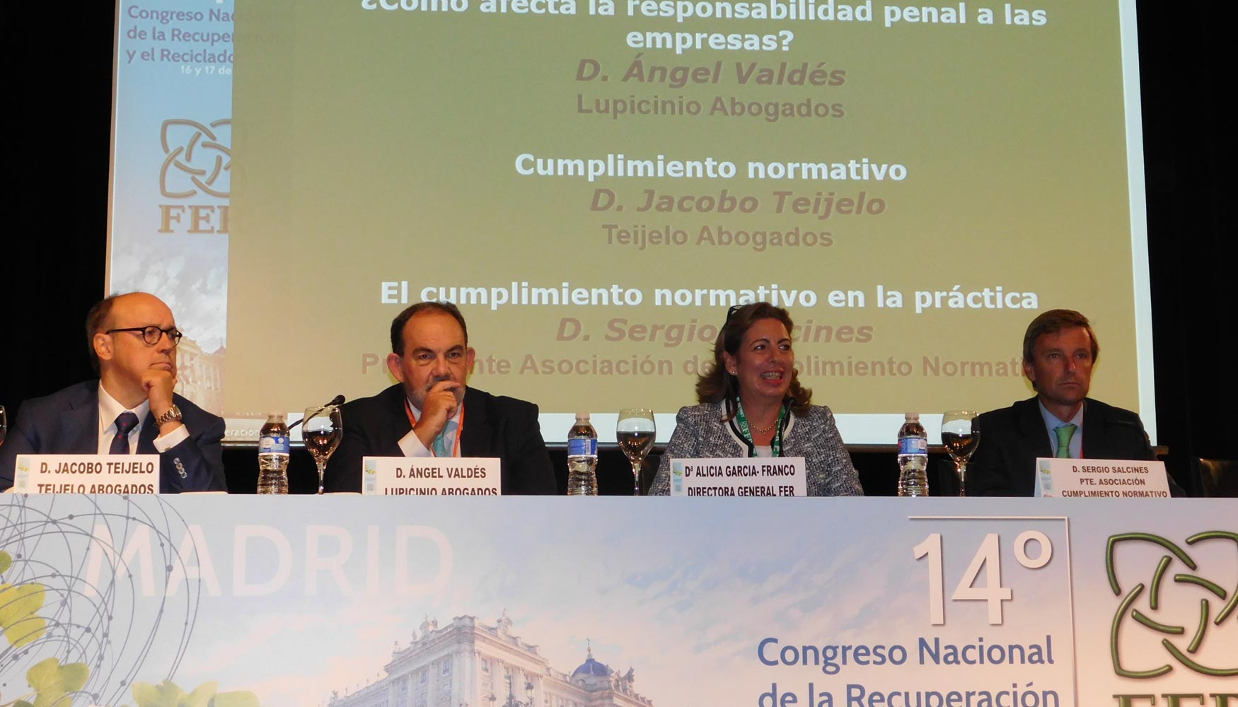 De izda. a dcha.: Jacobo Teijelo, ngel Valds, Alicia Garca-Franco y Sergio Salcines durante la mesa redonda del Congreso FER...