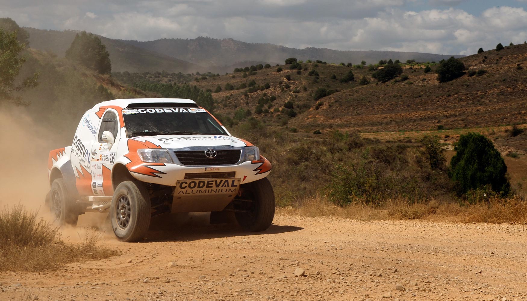 La Hilux de Codeval Aluminium en plena faena