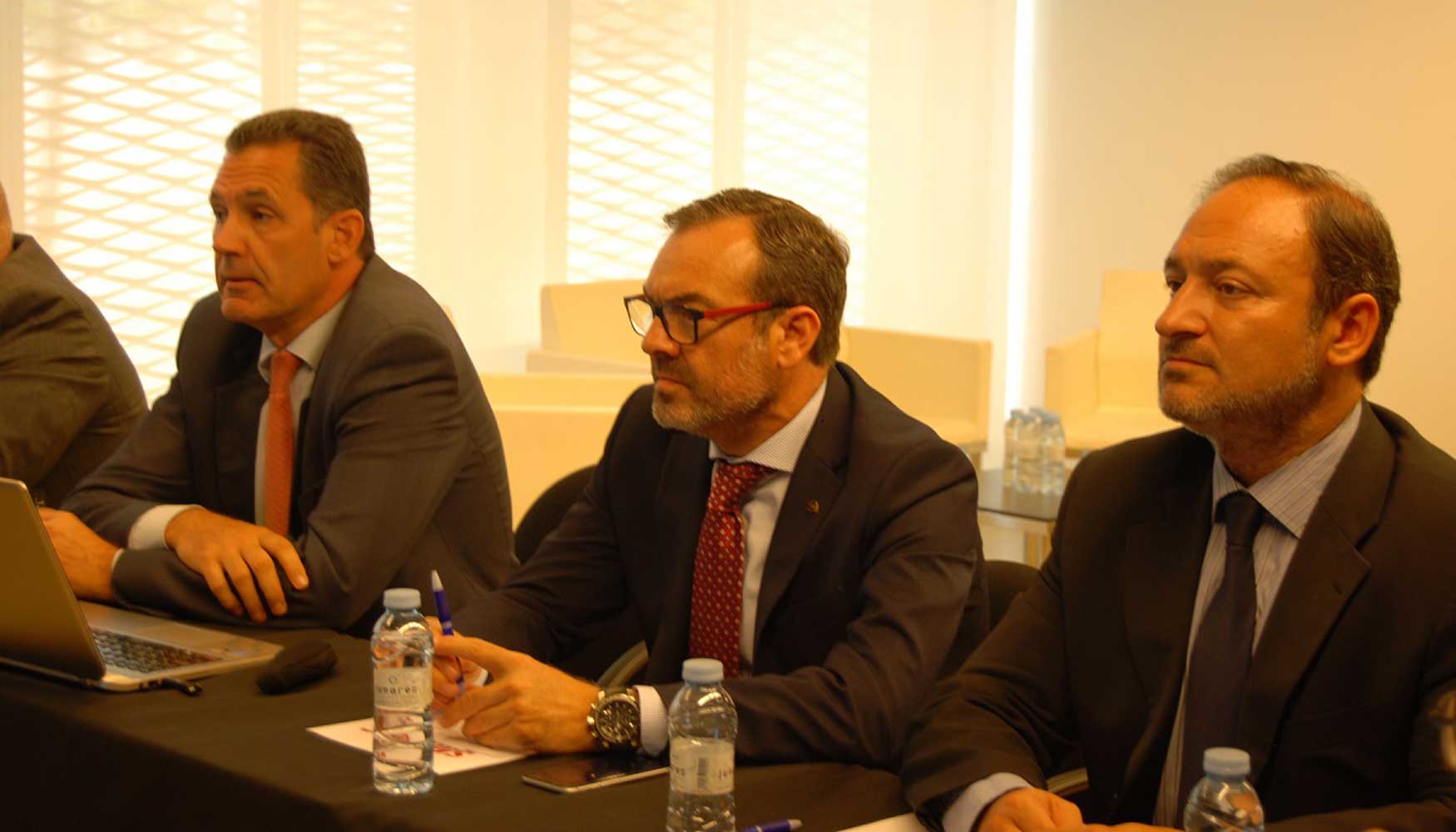 De izquierda a derecha: Luis Fueyo, director de Smopyc, Rogelio Cuairn, director general de Feria de Zaragoza, y Alberto J...