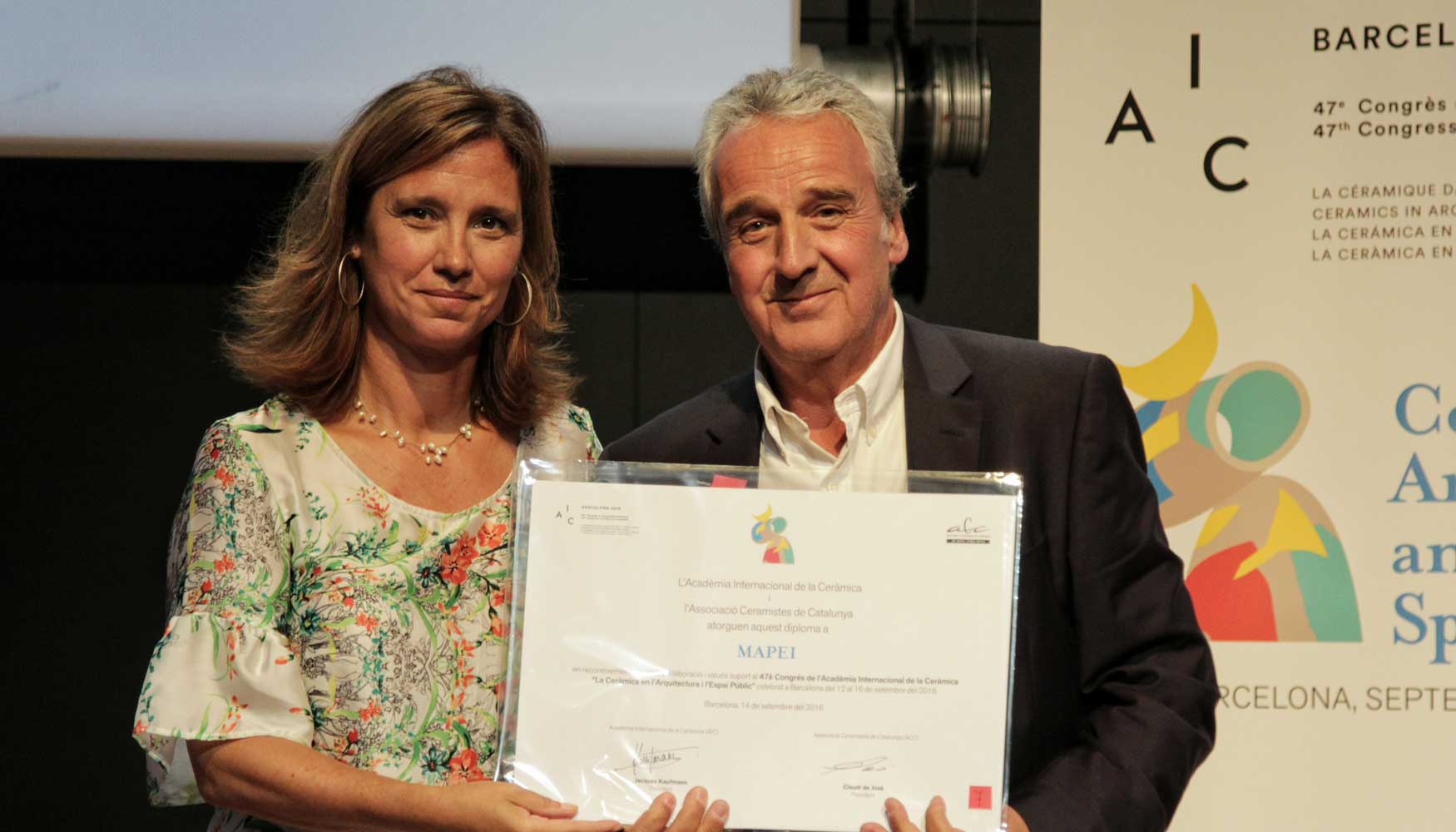 Francesc Busquets, CEO y director general de Mapei Spain, recibiendo el galardn