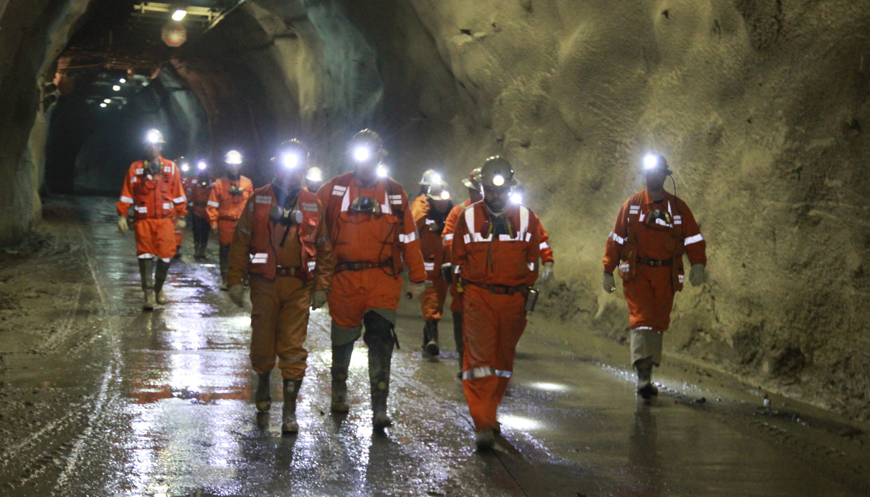 Foto 2.- Galera de acceso de personal en Chuquicamata Subterrnea, Chile (Fuente Codelco)