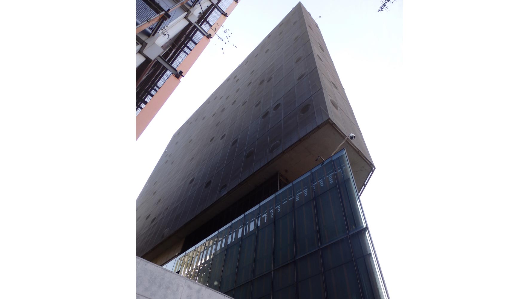El edificio Indra se alza en el barrio tecnolgico del 22@ de Barcelona. Foto Jos Luis Pars