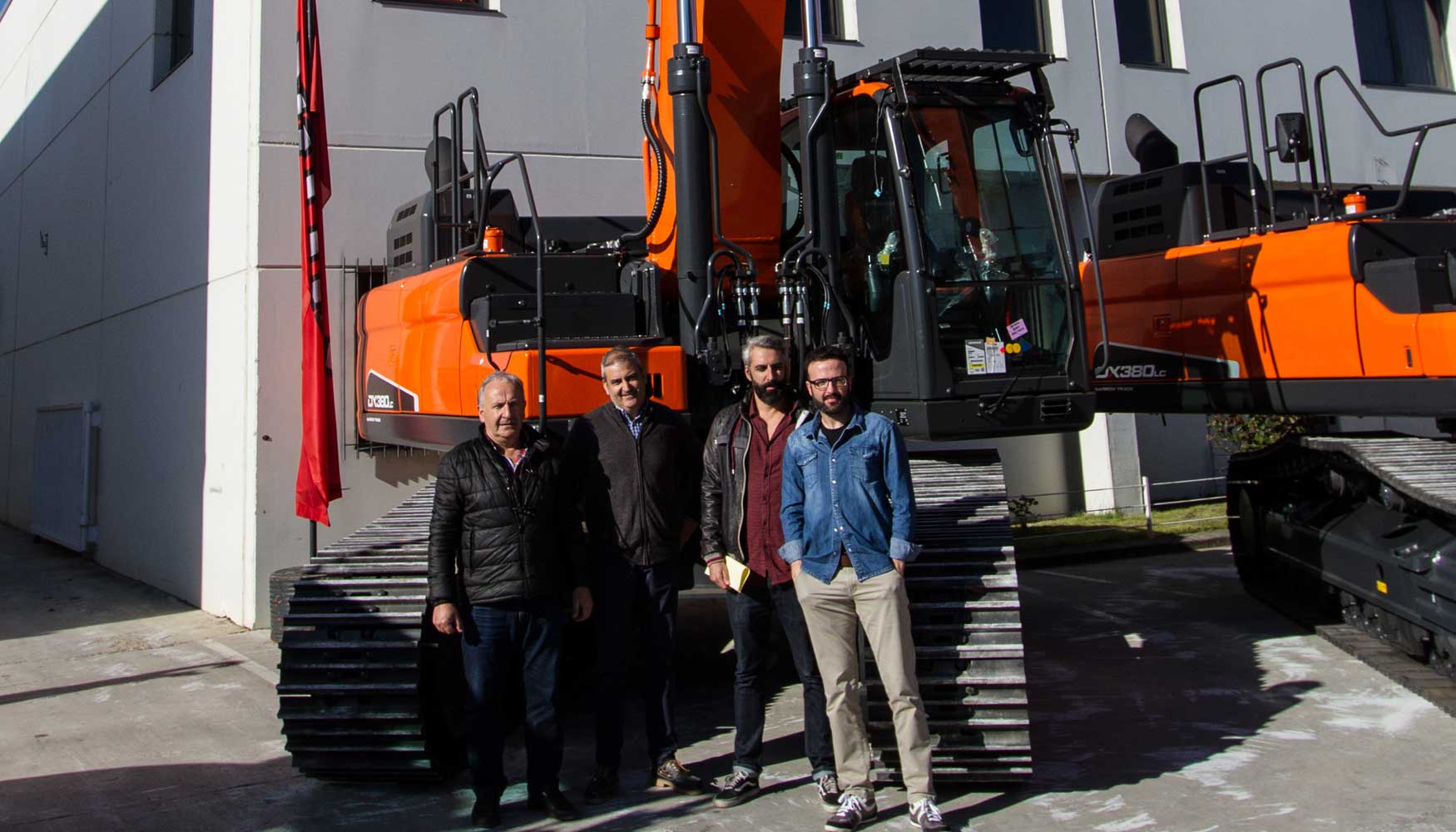 Reyvena-Serviteco es el distribuidor de maquinaria pesada Doosan para las provincias de Navarra, La Rioja y Soria